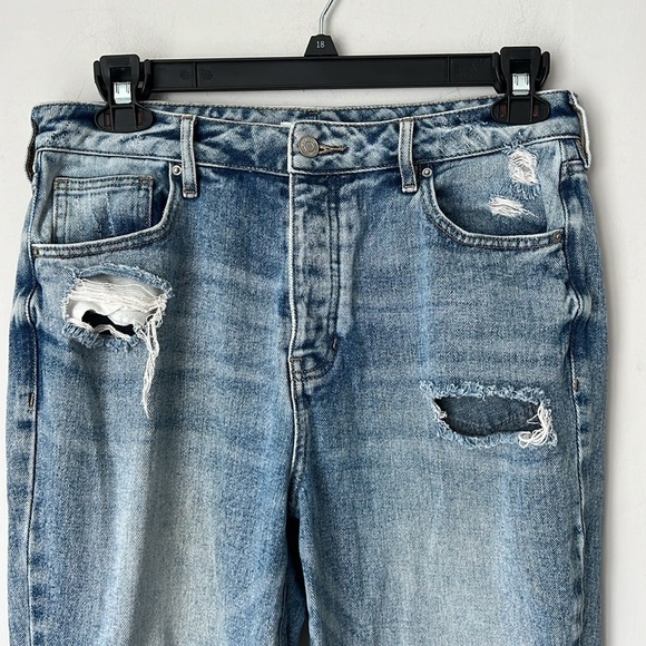 Pacsun Women’s Distressed Light Wash Denim Mom Jeans Size 30‎ ⬛️ - Picture 2 of 7
